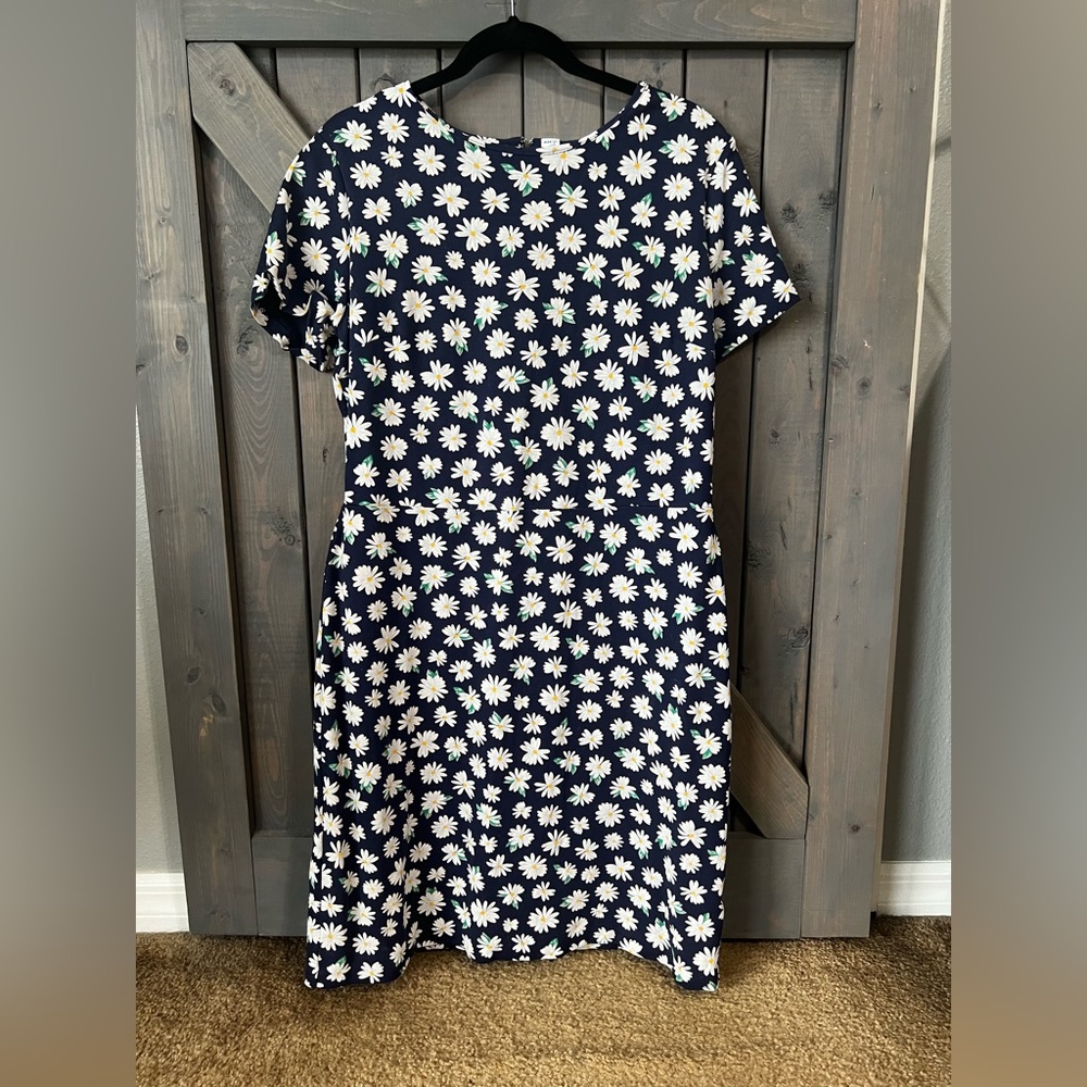 Old Navy dress in navy with white daisies